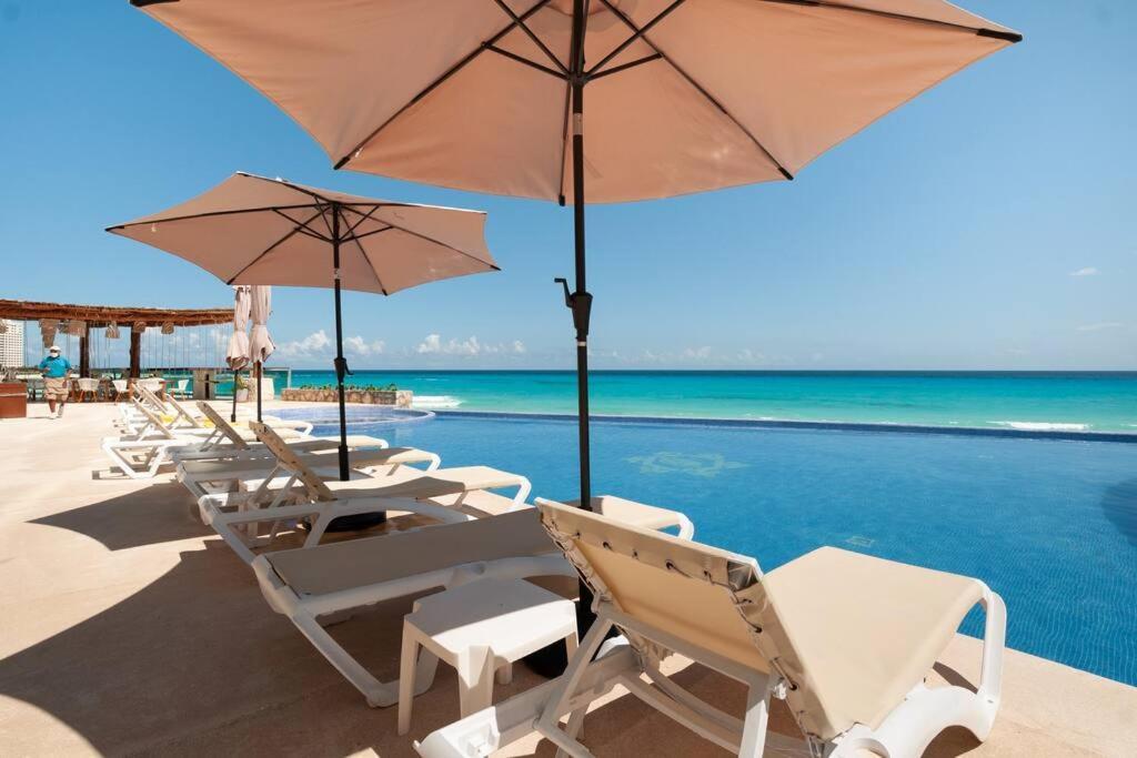 *Turquoise Escape- Beachfront Studio By Casa Paraiso* Cancún Buitenkant foto
