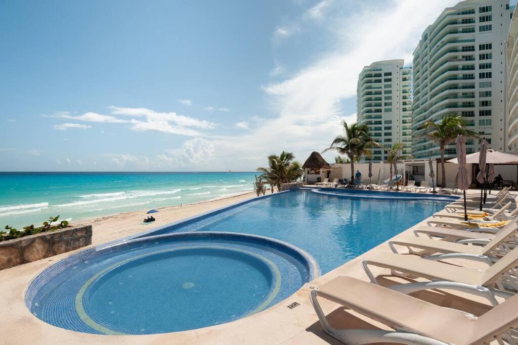 *Turquoise Escape- Beachfront Studio By Casa Paraiso* Cancún Buitenkant foto