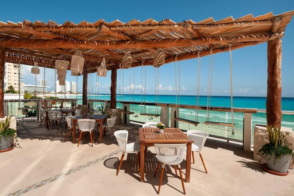 *Turquoise Escape- Beachfront Studio By Casa Paraiso* Cancún Buitenkant foto